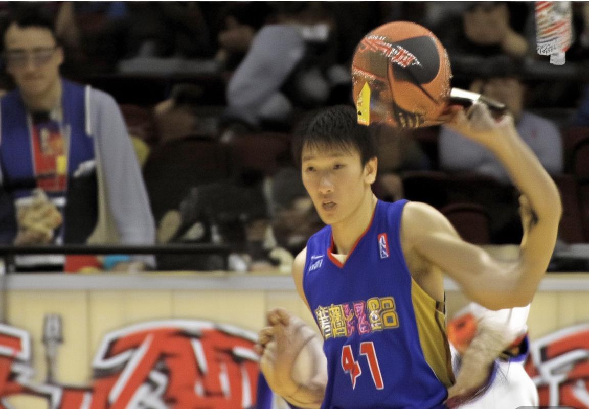 2009年NBA经典对决：篮网vs雷霆巅峰对决回顾(图4)